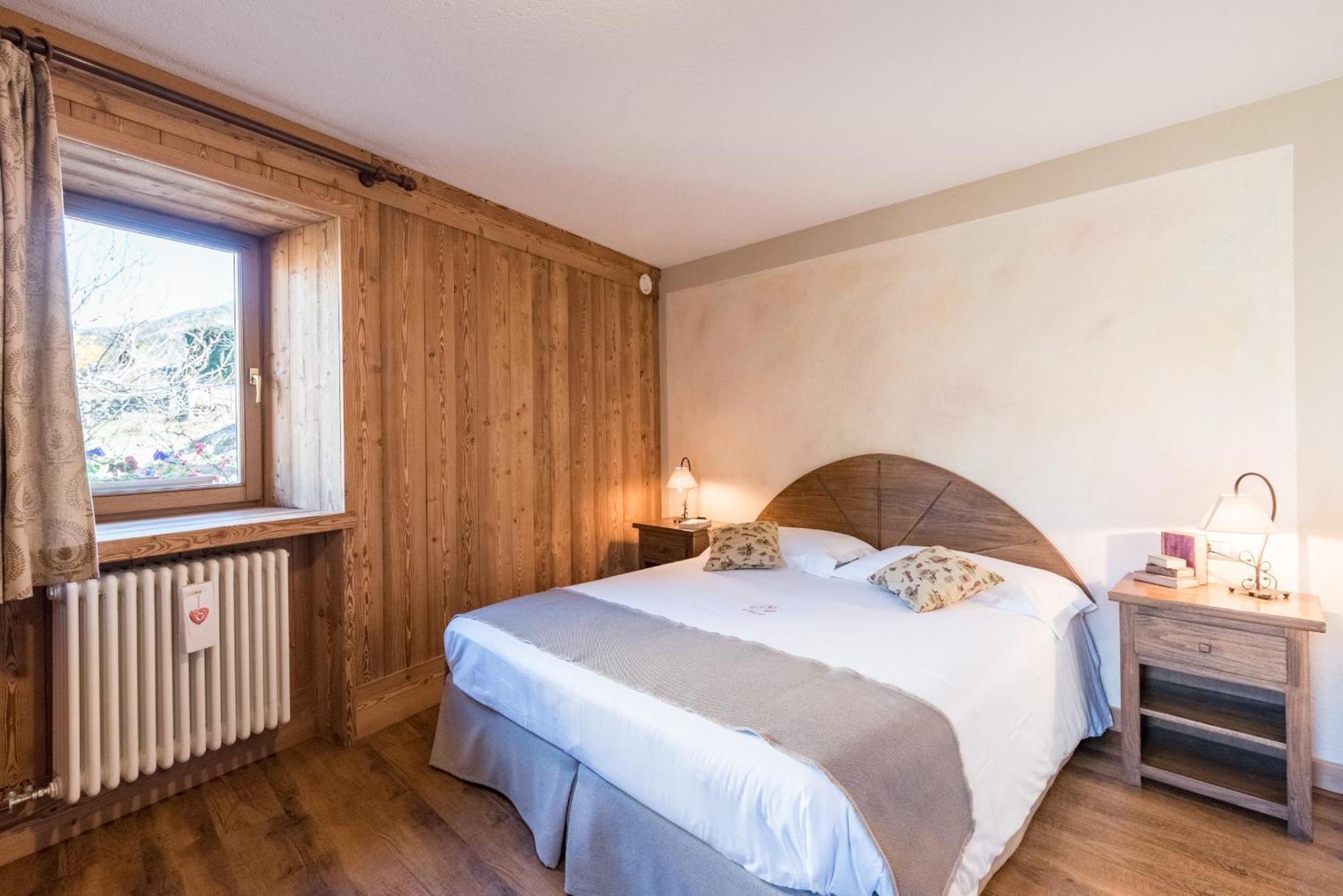 Maison Lo Triolet Introd Εξωτερικό φωτογραφία
