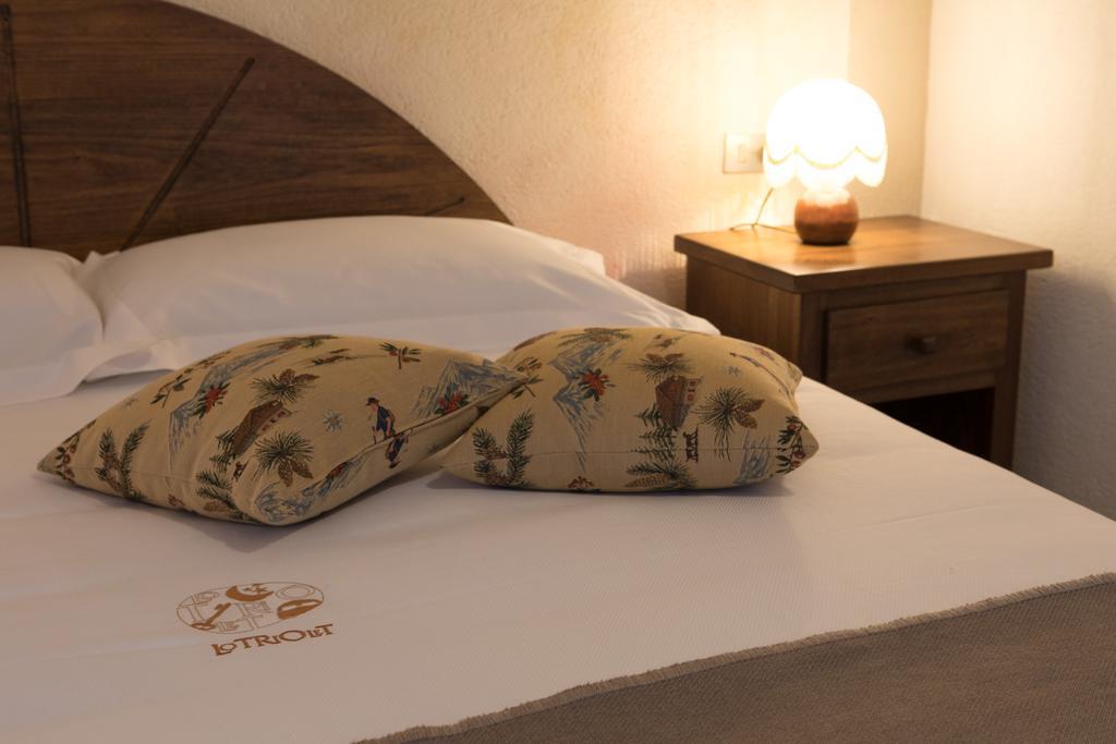Maison Lo Triolet Introd Εξωτερικό φωτογραφία